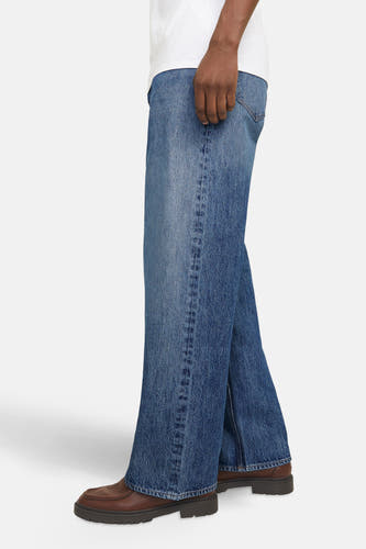 Blauwe denim jeans met wijde pijpen van JACK & JONES JEANS INTELLIGENCE, gezien in zijaanzicht.