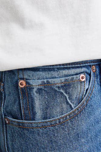 Middenblauwe denim jeans van JACK & JONES JEANS INTELLIGENCE, met een zak en klinknagels.