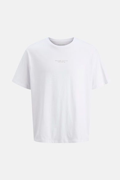 T-shirt blanc à manches courtes d'ORIGINALS BY JACK & JONES, avec une subtile impression sur la poitrine.