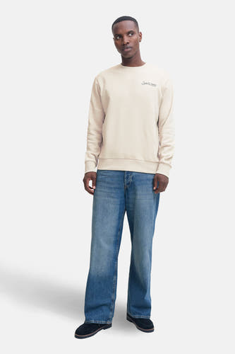 Gilet beige de CORE par JACK & JONES, avec des manches longues et un col rond.