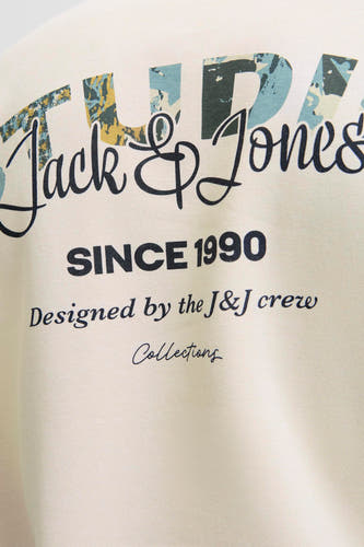 Gilet beige de CORE BY JACK & JONES avec logo de marque et impression de texte "Since 1990".