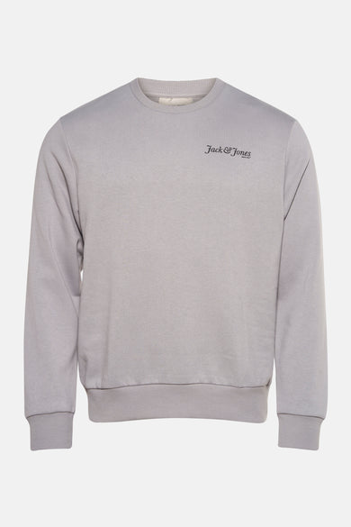 Grijze sweater van CORE by JACK & JONES, met een ronde hals en een kleine logo-opdruk op de borst.

