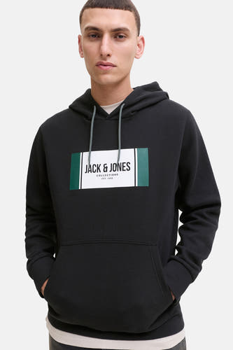 Zwarte sweater met kap van CORE BY JACK & JONES, met witte en groene logoprint op de borst.