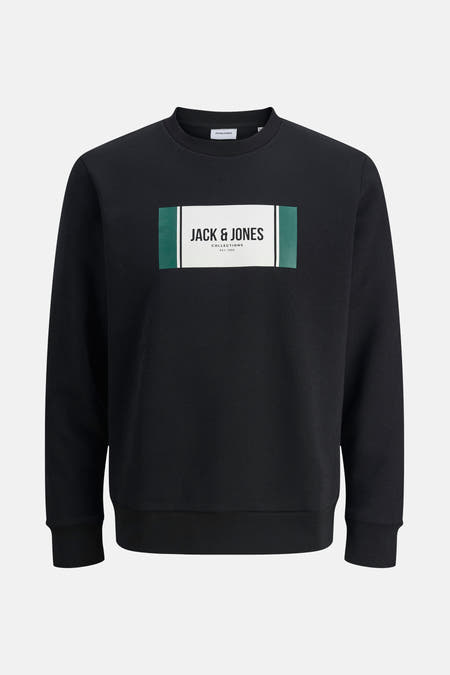 Zwarte sweater van CORE BY JACK & JONES, met rechthoekige merklogo op de borst.