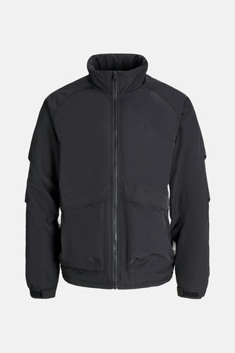 Manteau court noir de CORE BY JACK & JONES, avec fermeture éclair, col haut et poches.