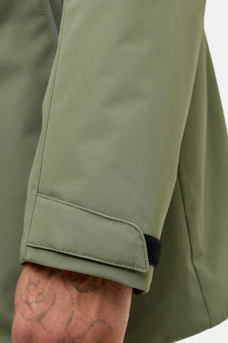 Groene korte jas van ORIGINALS BY JACK & JONES, met verstelbare mouwband en zichtbare arm met tatoeage.
