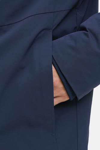 Blauwe korte jas van CORE BY JACK & JONES, met hand in de zak en effen textuur.