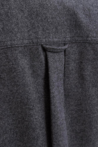 Chemise grise de PREMIUM BLUE par JACK & JONES, avec une patte de suspension et une subtile pliure à l'arrière.