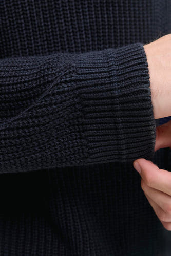 Blauwe trui van PREMIUM by JACK & JONES, met een grove breistructuur en ribgebreide boord aan de mouw.