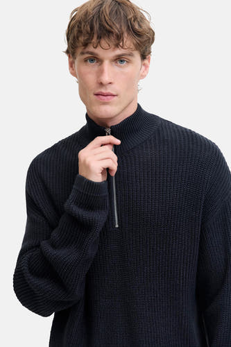 Blauwe trui van PREMIUM by JACK & JONES met een zilverkleurige ritsdetail.