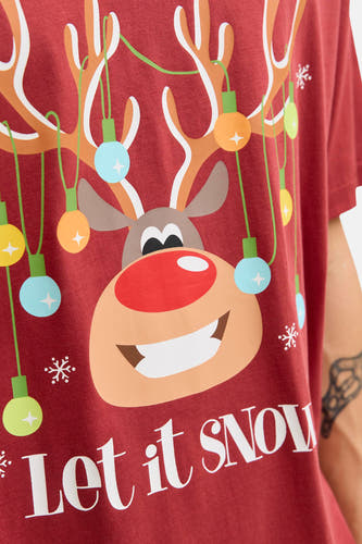 T-shirt rouge à manches courtes d'ORIGINALS BY JACK & JONES, avec un imprimé de renne de Noël et le texte 'Let it snow'.