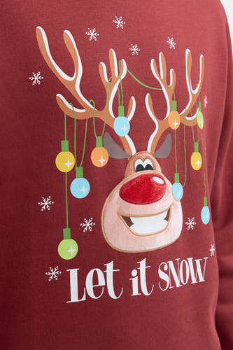 Gilet rouge d'ORIGINALS BY JACK & JONES, avec un imprimé de renne et des lumières de Noël et le texte "Let it Snow".