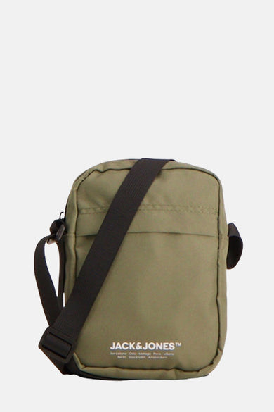 Kakikleurige schoudertas van ACCESSORIES BY JACK & JONES met een verstelbare zwarte schouderband.
