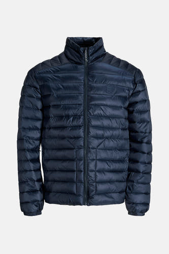 Korte blauwe jas van PREMIUM BLUE by JACK & JONES, met doorgestikte details en een opstaande kraag.
