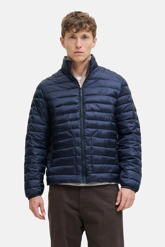 Blauwe korte jas van PREMIUM BLUE by JACK & JONES, met doorgestikte details en een ritssluiting.