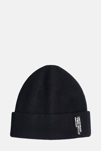 Zwarte muts van ACCESSORIES BY JACK & JONES, met een geribbelde textuur en logo-opdruk.
