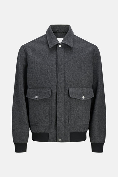 Grijze korte jas van CORE BY JACK & JONES, met opgestikte zakken en ribgebreide boorden.