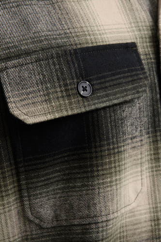 Vert, chemise à carreaux à longues manches d'ORIGINALS BY JACK & JONES, avec une poche poitrine boutée boutons.