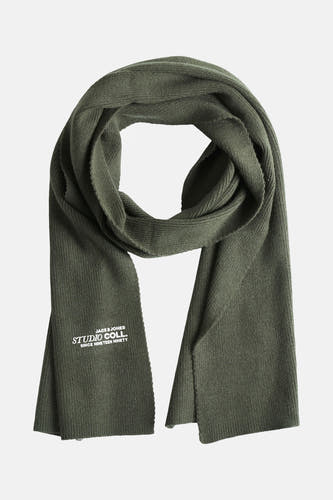 Groene wintersjaal van ACCESSORIES BY JACK & JONES, met ribstructuur en logo opschrift.