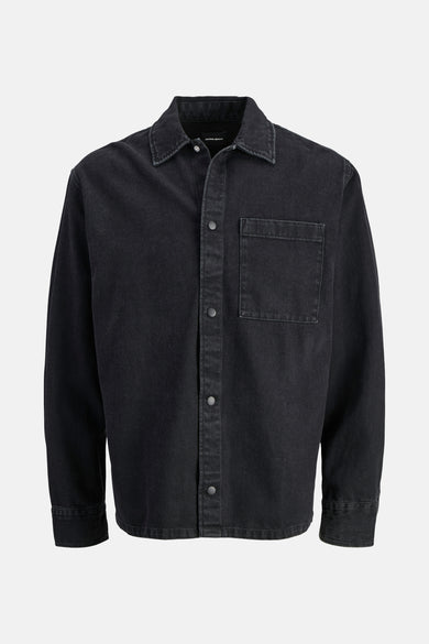 Zwart overhemd met lange mouwen van JACK & JONES JEANS INTELLIGENCE, met een borstzak en knoopsluiting.