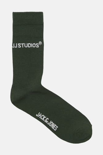 Groene sokken van ACCESSORIES BY JACK & JONES met merklogo's op de schacht en voet.