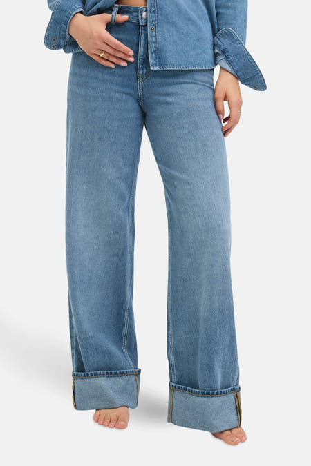 Jean décontracté en denim bleu moyen de JJXX, avec des poches rabattues et une subtile texture.