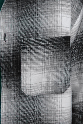 Noir, chemise à manches longues de CORE BY JACK & JONES, avec un motif à carreaux et une poche po.