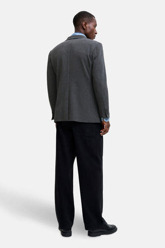 Blazer gris de PREMIUM par JACK & JONES, vu de l'arrière, associé à une chemise bleue et un pantalon noir.
