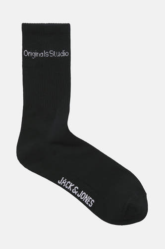 Zwarte sokken van ACCESSORIES BY JACK & JONES, met merklogo en "Originals Studio"-tekst op de schacht.
