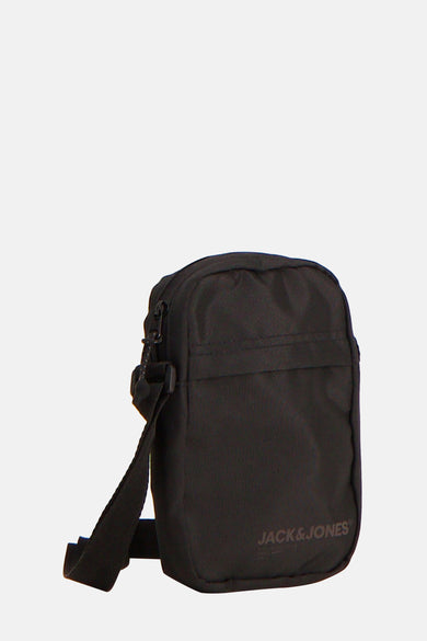 Sac à dos noir d'ACCESSORIES BY JACK & JONES, avec une sangle réglable et un petit compartiment avant.