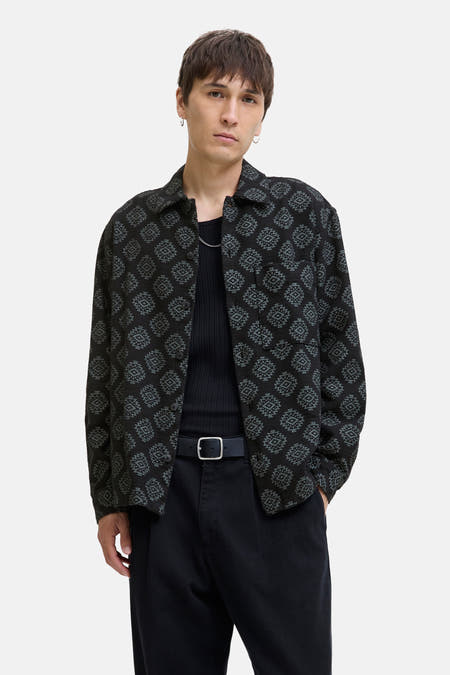 Zwart overhemd met lange mouwen van CORE BY JACK & JONES, met een geometrisch patroon.