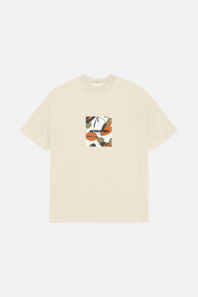 T-shirt jaune à manches courtes d'ORIGINALS BY JACK & JONES, avec un motif abstrait de feuilles sur la poitrine.