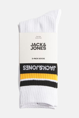 Chaussettes en coton blanc de Jack & Jones avec des rayures noires et jaunes, dans un emballage.