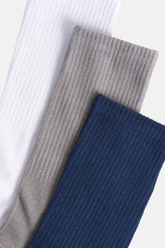 Meerkleurige sokken van ACCESSORIES BY JACK & JONES, met een ribgebreide textuur in wit, grijs en donkerblauw.