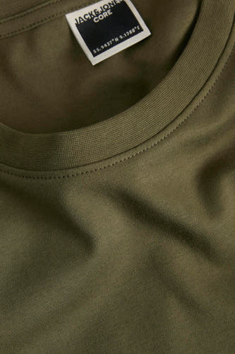 Gilet de coton de CORE BY JACK & JONES, avec col rond et finitions discrètes le long du col.