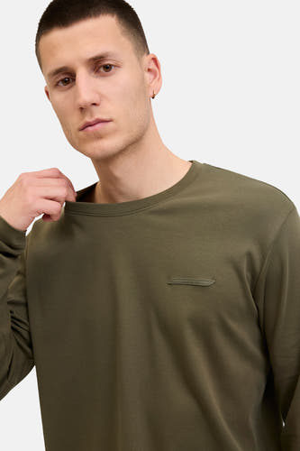 Gilet de coton avec col rond de CORE BY JACK & JONES, avec des manches longues et un logo subtil.