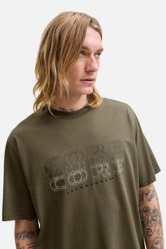 T-shirt vert de man mantes courtes CORE CORE JACK JACK & JONES, un im avec graphique sur l'avant.