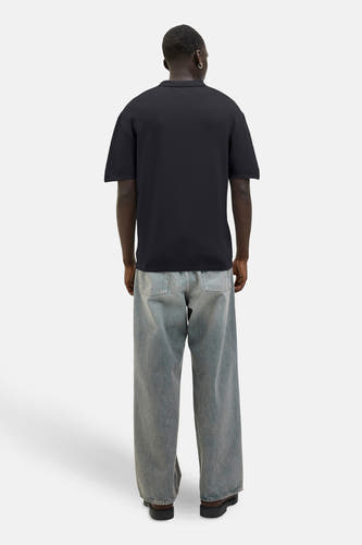 Sweat-shirt noir d'ORIGINALS BY JACK & JONES, vu de dos, avec un col polo et des manches courtes.
