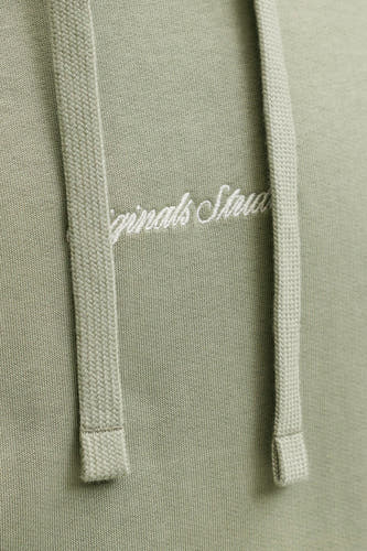 Sweat à capuche vert de ORIGINALS BY JACK & JONES, avec broderies blanches et cordons de serrage.