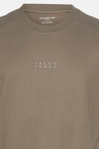 T-shirt vert de mantes courtes man CORE par par JACK & JONES, sub subtil logo sur la poitrine.