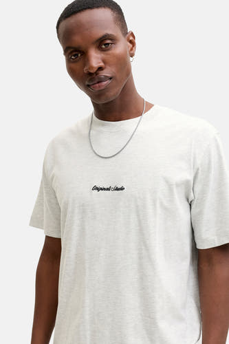 Grijs T-shirt met korte mouwen van ORIGINALS BY JACK & JONES, met een ketting en een kleine bedrukking.
