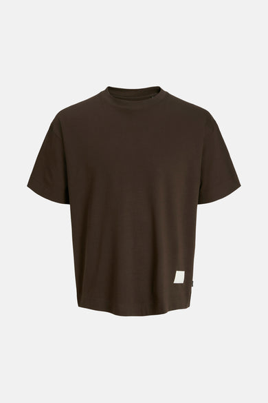 Bruin T-shirt met korte mouwen van PREMIUM by JACK & JONES, met een klein wit etiket aan de onderkant.