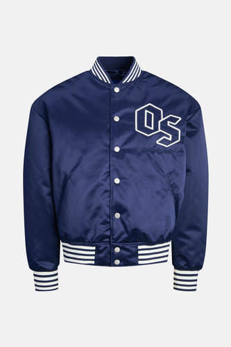 Blauwe jas van ORIGINALS BY JACK & JONES, met witte strepen op de kraag, zoom en manchetten en een logo op de borst.
