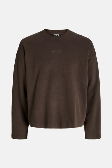 Bruine sweater van CORE BY JACK & JONES, met lange mouwen en subtiel logo op de borst.