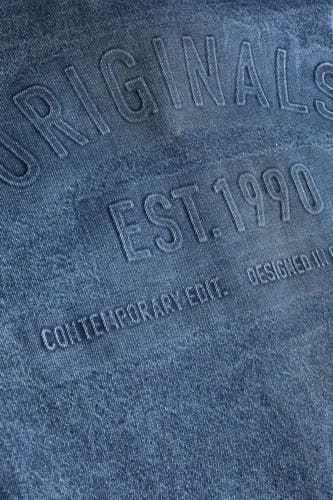Donkerblauw denim jeanshemd van ORIGINALS BY JACK & JONES, met een subtiele tekstprint.