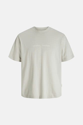 Grijs T-shirt met korte mouwen van CORE BY JACK & JONES, met kleine print op de borst en een subtiel label aan de zijkant.