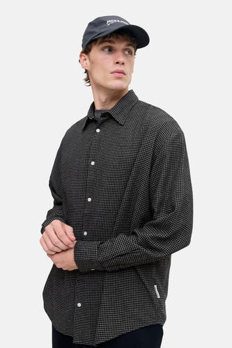Zwart hemd met lange mouwen van CORE BY JACK & JONES, met fijn ruitpatroon en witte knopen.