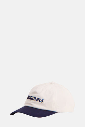 Blauwe pet van ACCESSORIES BY JACK & JONES, met witte stof en een geborduurd opschrift.
