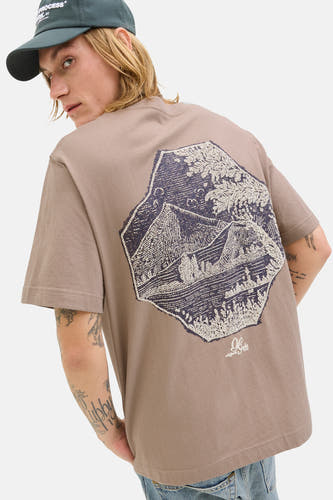 T-shirt brun à manches courtes d'ORIGINALS BY JACK & JONES, avec une impression de montagne graphique sur le dos.
