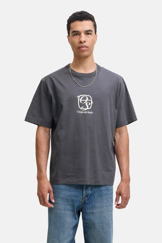T-shirt gris d'ORIGINALS BY JACK & JONES, avec une impression blanche sur la poitrine et une chaîne argentée.
